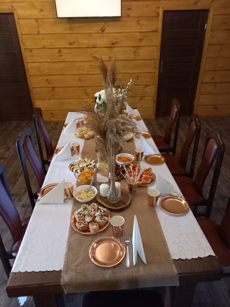 Wiata z paleniskiem nad Tanwią